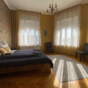 ambrzia-apartman.egerhotels.net/